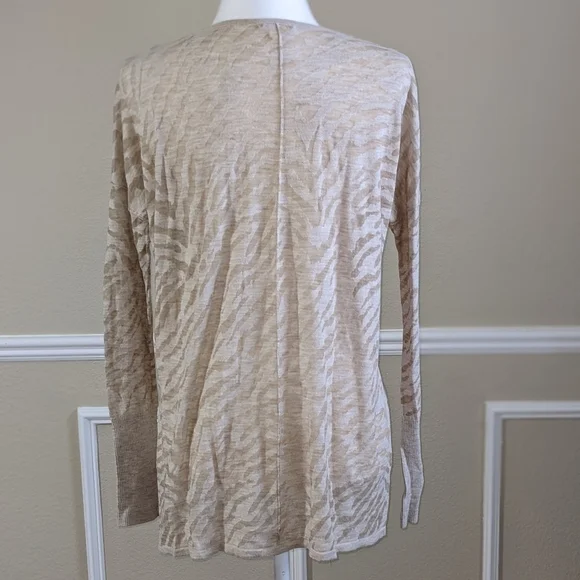 Semi Sheer Raw Hem Animal Print Lightweight Long Sleeve Top - Picture 2 of 2